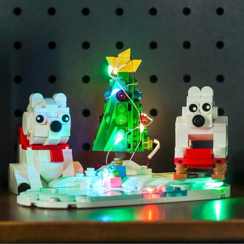 Lego #40571 Wintertime Polar Bears & Light Kit - Picture 4 of 4